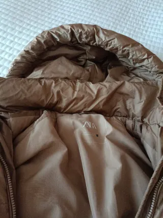 Abrigo plumífero Zara beige talla S