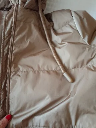 Abrigo plumífero Zara beige talla S