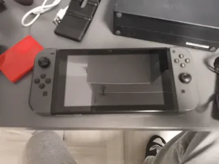 Nintendo Switch + Maletín Negro/Rojo