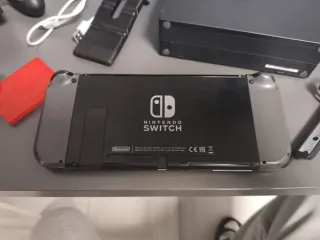 Nintendo Switch + Maletín Negro/Rojo