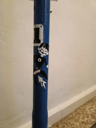 Patinete infantil azul y negro