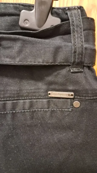 Pantalón negro tela Stradivarius T.36