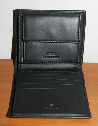 Vendo Portafoglio Guess Uomo mai usato