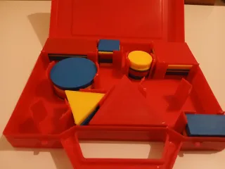 Set forme geometriche valigetta rossa