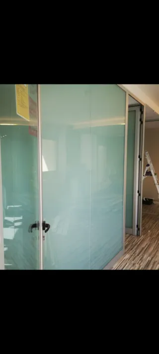 Mamparas y puertas de oficina