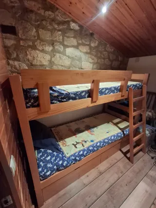 Literas de madera con colchones