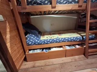 Literas de madera con colchones