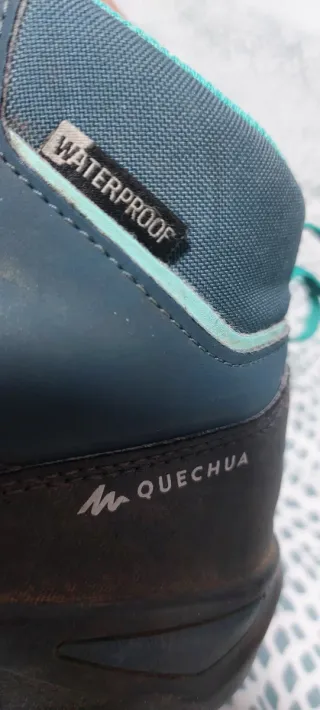 Botas de montaña y trekking azul y turquesa