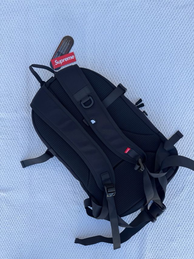 Mochila The North Face x Supreme Negra