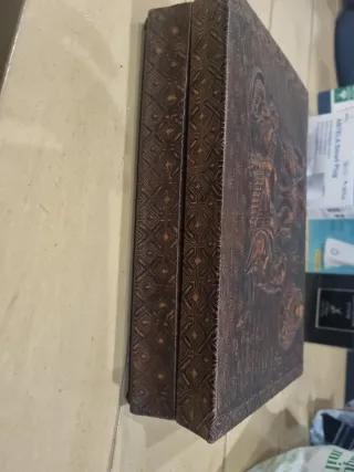 Caja de música tabaquera antigua decorada