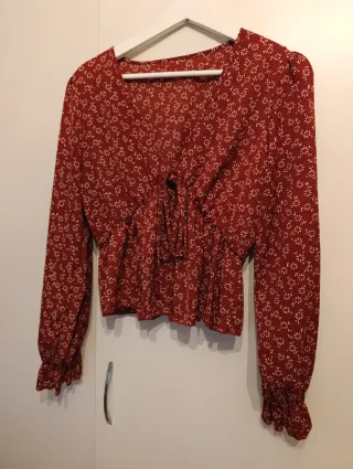 Blusa burdeos con estampado floral