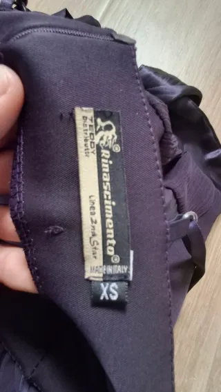 Vestido de fiesta/ graduación. Morado con cinturón