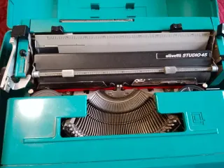 Máquina de escribir Olivetti Studio 45
