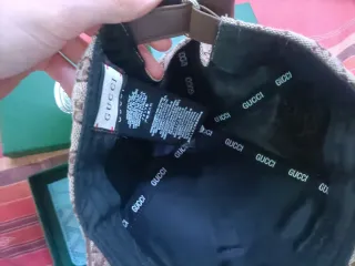 2 Portacarte e cappello