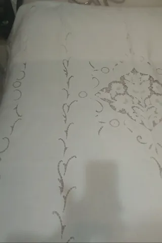 Tenda lino ricamata a mano