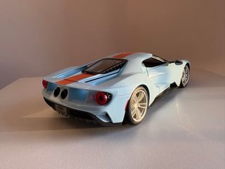 Coche escala 1/18