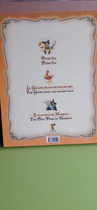 Cuenta cuentos bilingües: Peter Pan ; La gallina de los huevos de oro ; El flautista de Hamelin (Vol.9) (English and Spanish Edition)