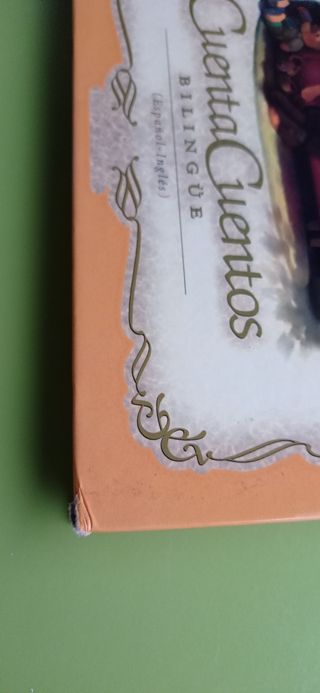 Cuenta cuentos bilingües: Peter Pan ; La gallina de los huevos de oro ; El flautista de Hamelin (Vol.9) (English and Spanish Edition)