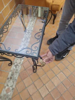 Mesa baja antigua forja y cristal