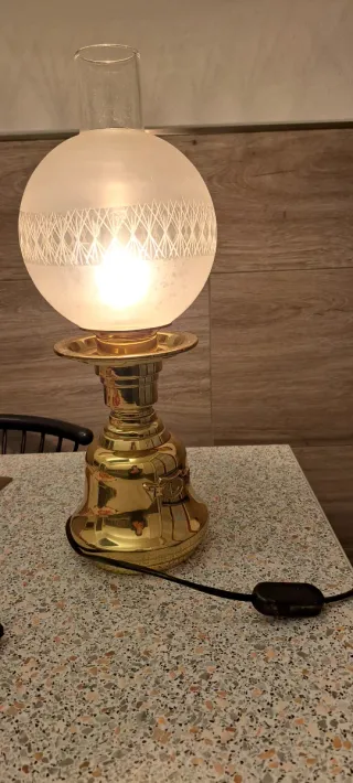 Lampada da tavolo oro e vetro