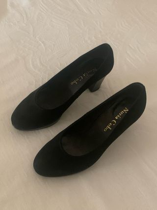 Zapatos de salón Nuria Cobo negros