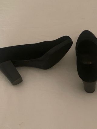 Zapatos de salón Nuria Cobo negros