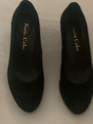 Zapatos de salón Nuria Cobo negros