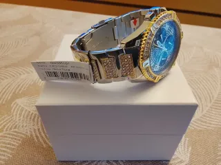 Reloj Guess Dorado y Plateado con Cristales