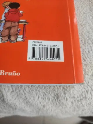 Manu, detective, y el terror de Primaria (Spani...