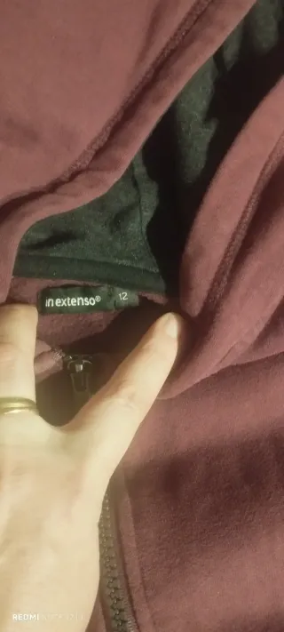 Sudadera burdeos con cremallera