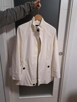 Cazadora Cortefiel impermeable Talla M