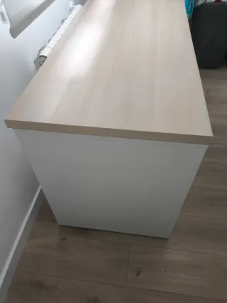 Escritorio IKEA con cajonera y silla