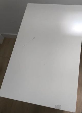 Escritorio IKEA con cajonera y silla
