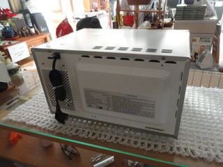 Microondas Artrom 21L Acero Inox LAG8221AZ4