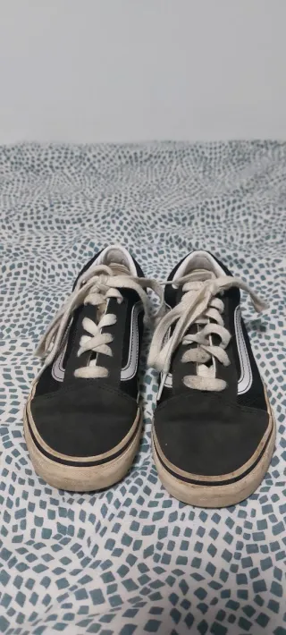 Zapatillas Vans casuales grises y negras