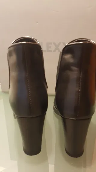 Botines Flexx Negros Tacón