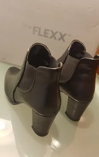 Botines Flexx Negros Tacón