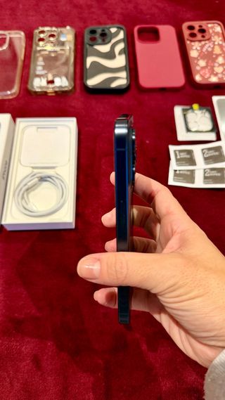 iPhone 15 Pro Azul 512GB + Fundas y protectores