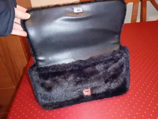 Bolso pelo negro Stradivarius