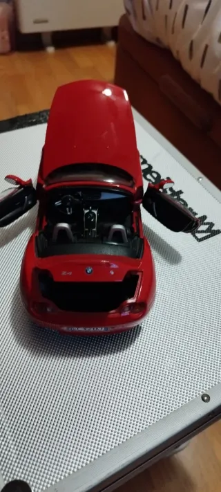 BMW Z4 1/18 Rojo