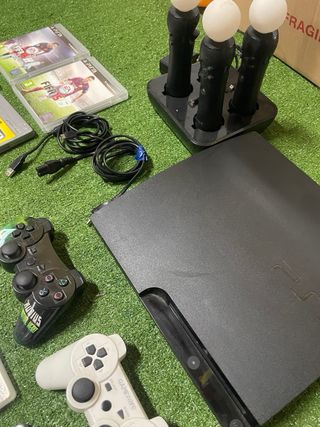 PS3 + 2 Mandos + 18 Juegos+ Base Carga + 3Joystick
