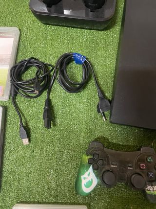PS3 + 2 Mandos + 18 Juegos+ Base Carga + 3Joystick
