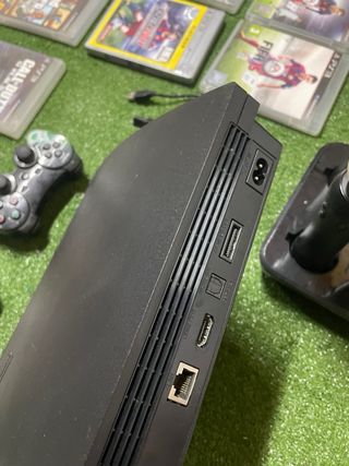 PS3 + 2 Mandos + 18 Juegos+ Base Carga + 3Joystick