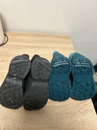 Botas de agua negras y verde azulado