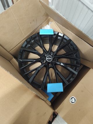 Llantas MAK Kent 22 5x108 ET43 9.0