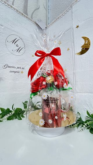 Taza personalizada con rosas  y Ferrero Rocher