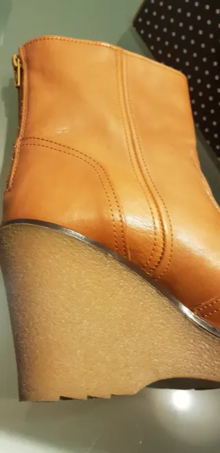 Botines cuero Minnelli de cuña