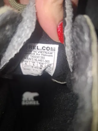 Botas Sorel grises y verde caqui