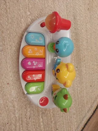 Piano musical para bebés con animales