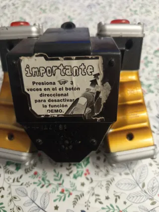 Consola Bio Bytes con figura de dinosaurio